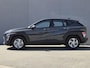 Hyundai Kona 1.6 GDI HEV Comfort / Trekgewicht 1300 kg / Apple Carplay Android Auto / Achteruitrijcamera / Keyless Entry/Start / Adaptief cruise control / Climate control / Parkeersensoren voor en achter / Lichtmetalen wielen 16“ /