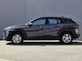 Hyundai Kona 1.6 GDI HEV Comfort / Trekgewicht 1300 kg / Apple Carplay Android Auto / Achteruitrijcamera / Keyless Entry/Start / Adaptief cruise control / Climate control / Parkeersensoren voor en achter / Lichtmetalen wielen 16“ /