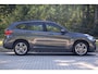 BMW X1 sDrive18i High Executive M-Sport | Leder | Pano | HUD | Navi Plus | Stoelverwarming | Hifi | DAB | Grootlichtassistent | Etc.
