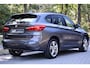 BMW X1 sDrive18i High Executive M-Sport | Leder | Pano | HUD | Navi Plus | Stoelverwarming | Hifi | DAB | Grootlichtassistent | Etc.