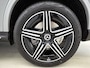 Mercedes-Benz GLC 300e 4MATIC Business Solution AMG | Advanced plus | Nightpakket | Parkeerpakket | Trekhaak | Treeplanken in aluminiumlook | Middenconsole metaalstructuur | Panoramaschuifdak | 20 inch vijfspaaks lichtmetalen AMG-velgen |