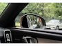 Volvo XC40 B4 Plus Dark | Trekhaak, inklapbaar | Stoel-/ stuurwielverwarming | Elektrisch verstelbare voorstoelen met geheugenfunctie | Adaptieve cruise control | 18 inch. lichtmetalen velgen | BLIS | All-season banden | Apple carplay/ Android auto | Pilot assist