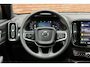 Volvo XC40 B4 Plus Dark | Trekhaak, inklapbaar | Stoel-/ stuurwielverwarming | Elektrisch verstelbare voorstoelen met geheugenfunctie | Adaptieve cruise control | 18 inch. lichtmetalen velgen | BLIS | All-season banden | Apple carplay/ Android auto | Pilot assist