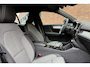 Volvo XC40 B4 Plus Dark | Trekhaak, inklapbaar | Stoel-/ stuurwielverwarming | Elektrisch verstelbare voorstoelen met geheugenfunctie | Adaptieve cruise control | 18 inch. lichtmetalen velgen | BLIS | All-season banden | Apple carplay/ Android auto | Pilot assist
