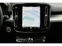 Volvo XC40 B4 Plus Dark | Trekhaak, inklapbaar | Stoel-/ stuurwielverwarming | Elektrisch verstelbare voorstoelen met geheugenfunctie | Adaptieve cruise control | 18 inch. lichtmetalen velgen | BLIS | All-season banden | Apple carplay/ Android auto | Pilot assist