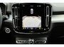 Volvo XC40 B4 Plus Dark | Trekhaak, inklapbaar | Stoel-/ stuurwielverwarming | Elektrisch verstelbare voorstoelen met geheugenfunctie | Adaptieve cruise control | 18 inch. lichtmetalen velgen | BLIS | All-season banden | Apple carplay/ Android auto | Pilot assist