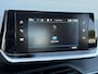 Peugeot 208 1.2 PureTech Allure 360°Camera l Carplay l Dealer Onderhouden l Navi l Halfleder l Clima l Cruise l Rijstrooksensor l 6 Bak l PDC l Lm velgen l N.A.P l 102pk l Apk tot 02-2028
