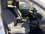 Peugeot 208 1.2 PureTech Allure 360°Camera l Carplay l Dealer Onderhouden l Navi l Halfleder l Clima l Cruise l Rijstrooksensor l 6 Bak l PDC l Lm velgen l N.A.P l 102pk l Apk tot 02-2028
