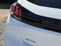 Peugeot 208 1.2 PureTech Allure 360°Camera l Carplay l Dealer Onderhouden l Navi l Halfleder l Clima l Cruise l Rijstrooksensor l 6 Bak l PDC l Lm velgen l N.A.P l 102pk l Apk tot 02-2028