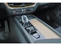 Volvo XC60 T6 Plug-in hybrid AWD Plus Dark - IntelliSafe Assist & Surround - Harman Kardon audio - Elektr. bedienbare voorstoelen met geheugen - Verwarmde voorstoelen, stuur & achterbank - Parkeercamera achter - Parkeersensoren voor & achter - Draadloze tel. lader - Extra getint glas - 19 inch LMV
