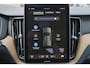Volvo XC60 T6 Plug-in hybrid AWD Plus Dark - IntelliSafe Assist & Surround - Harman Kardon audio - Elektr. bedienbare voorstoelen met geheugen - Verwarmde voorstoelen, stuur & achterbank - Parkeercamera achter - Parkeersensoren voor & achter - Draadloze tel. lader - Extra getint glas - 19 inch LMV