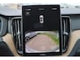 Volvo XC60 T6 Plug-in hybrid AWD Plus Dark - IntelliSafe Assist & Surround - Harman Kardon audio - Elektr. bedienbare voorstoelen met geheugen - Verwarmde voorstoelen, stuur & achterbank - Parkeercamera achter - Parkeersensoren voor & achter - Draadloze tel. lader - Extra getint glas - 19 inch LMV