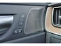 Volvo XC60 T6 Plug-in hybrid AWD Plus Dark - IntelliSafe Assist & Surround - Harman Kardon audio - Elektr. bedienbare voorstoelen met geheugen - Verwarmde voorstoelen, stuur & achterbank - Parkeercamera achter - Parkeersensoren voor & achter - Draadloze tel. lader - Extra getint glas - 19 inch LMV