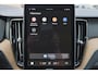 Volvo XC60 T6 Plug-in hybrid AWD Plus Dark - IntelliSafe Assist & Surround - Harman Kardon audio - Elektr. bedienbare voorstoelen met geheugen - Verwarmde voorstoelen, stuur & achterbank - Parkeercamera achter - Parkeersensoren voor & achter - Draadloze tel. lader - Extra getint glas - 19 inch LMV