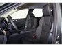 Volvo XC60 T6 Plug-in hybrid AWD Plus Dark - IntelliSafe Assist & Surround - Harman Kardon audio - Elektr. bedienbare voorstoelen met geheugen - Verwarmde voorstoelen, stuur & achterbank - Parkeercamera achter - Parkeersensoren voor & achter - Draadloze tel. lader - Extra getint glas - 19 inch LMV