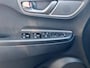 Hyundai Kona Electric EV Fashion 64 kWh | SOH: 95,1% | 3 Fase | Warmtepomp | LED | Blindspot | Stoelverwarming | All Season | HUD |