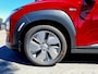 Hyundai Kona Electric EV Fashion 64 kWh | SOH: 95,1% | 3 Fase | Warmtepomp | LED | Blindspot | Stoelverwarming | All Season | HUD |
