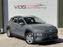 Hyundai Kona Electric EV Comfort 39 kWh / SOH 98% / Snel lader / Keyless entry / Stoelverw. / Stuur verw. / Climate Controle / Carplay / Parkeer Camera