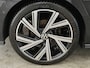 Volkswagen Golf Variant 1.5 eTSI 150pk Automaat R-Line interieur & exterieur | Trekhaak | Bestuurdersassistentiepakket |18" Velgen
