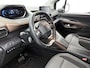 Peugeot e-Rifter EV GT 7p 50 kWh 136pk | 7 Zitplaatsen | Navigatie | Achteruitrijcamera | Climate Control | Cruise Control | Parkeersensoren | Keyless | Elektrisch inklapbare spiegels | Apple Carplay / Android Auto | Bluetooth | DAB+ radio | Multifunctioneel lederen stuurwiel | Digitaal instrumentenpaneel | Donker getint glas | 2x Schuifdeur | 17" lichtmetalen velgen |