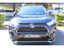 Toyota RAV4 2.5 Plug-in Hybrid AWD Bi-Tone Plus | Rijklaar | Panodak | Trekhaak | Navi | JBL | HUD | Leder | Stoel- koeling/verwarming | 360 Camera | Memory