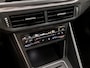 Volkswagen Taigo 1.0 TSI Sport Automaat (PANORAMADAK, APPLE CARPLAY, GROOT NAVI, LEDER, KEYLESS, STOELVERWARMING, SPORTSTOELEN, CAMERA, IQ LIGHT, NIEUWSTAAT)