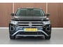 Volkswagen T-Roc 1.5 TSI Life Automaat | Airco | Adaptieve cruise control | Parkeersensoren & Camera | Carplay | Stoelverwarming