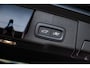 Volvo XC60 2.0 T8 Plug-in hybrid AWD Ultra Dark Exec. Ed. | Luchtvering | 22 Inch | Bowers & Wilkins Audio | Stoelverwarming + Ventilatie + Massage | Head Up | 360 Camera | Getint Glas | Schuif -/ Kanteldak |