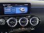 Mercedes-Benz A-klasse 180 Business Solution AMG | Panoramadak | Sfeerverlichting | Stoelverwarming | Parkeercamera |