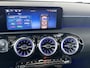 Mercedes-Benz A-klasse 180 Business Solution AMG | Panoramadak | Sfeerverlichting | Stoelverwarming | Parkeercamera |