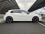 Mercedes-Benz A-klasse 180 Star Edition AMG Line | Night | Panoramadak | Multibeam LED | 19 Inch LM velgen | Sfeerverlichting |