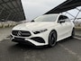 Mercedes-Benz A-klasse 180 Star Edition AMG Line | Night | Panoramadak | Multibeam LED | 19 Inch LM velgen | Sfeerverlichting |