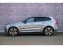 Volvo XC60 2.0 T8 Plug-in hybrid AWD Ultra Dark Exec. Ed. | Actieve Luchtvering | Bowers & Wilkins Audio | Head-up Display | 360 Graden Camera | Panoramadak | Lichtmetalen Velgen 22 inch | Elektrisch Verstelbare Voorstoelen | Geventileerde Stoelen | Massagefunctie | Keyless Entry | BLIS