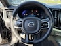 Volvo XC60 2.0 T6 Plug-in hybrid AWD Plus Black Edition DEALER ONDERHOUDE | EL. STOELEN MET GEHEUGEN | HARMAN KARDON |  | STOEL VERWARMING VOOR EN ACHTER| PANORAMA DAK | 360 GRADEN CAMERA | ELEK. STOELEN MET GEHEUGEN | HARMAN/KARDON AUDIO
