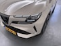 Alfa Romeo Junior Elettrica Speciale | "Spiga" Stoffen/ecoleder bekleding met rode accenten - 6-voudig verstelbare bestuurdersstoel / 6-voudig verstelbare passagiersstoel, verwarmbare voorstoelen | 10,1" infotainment systeem met navigatie | 10,25" digitaal instrumentarium