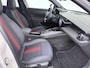 Alfa Romeo Junior Elettrica Speciale | "Spiga" Stoffen/ecoleder bekleding met rode accenten - 6-voudig verstelbare bestuurdersstoel / 6-voudig verstelbare passagiersstoel, verwarmbare voorstoelen | 10,1" infotainment systeem met navigatie | 10,25" digitaal instrumentarium