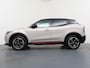 Alfa Romeo Junior Elettrica Speciale | "Spiga" Stoffen/ecoleder bekleding met rode accenten - 6-voudig verstelbare bestuurdersstoel / 6-voudig verstelbare passagiersstoel, verwarmbare voorstoelen | 10,1" infotainment systeem met navigatie | 10,25" digitaal instrumentarium