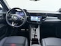Alfa Romeo Junior Elettrica Speciale | "Spiga" Stoffen/ecoleder bekleding met rode accenten - 6-voudig verstelbare bestuurdersstoel / 6-voudig verstelbare passagiersstoel, verwarmbare voorstoelen | 10,1" infotainment systeem met navigatie | 10,25" digitaal instrumentarium