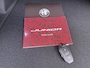 Alfa Romeo Junior Elettrica Speciale | "Spiga" Stoffen/ecoleder bekleding met rode accenten - 6-voudig verstelbare bestuurdersstoel / 6-voudig verstelbare passagiersstoel, verwarmbare voorstoelen | 10,1" infotainment systeem met navigatie | 10,25" digitaal instrumentarium