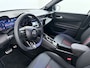 Alfa Romeo Junior Elettrica Speciale | "Spiga" Stoffen/ecoleder bekleding met rode accenten - 6-voudig verstelbare bestuurdersstoel / 6-voudig verstelbare passagiersstoel, verwarmbare voorstoelen | 10,1" infotainment systeem met navigatie | 10,25" digitaal instrumentarium
