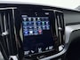 Volvo S60 B4 211pk Automaat R-Design / Adaptieve cruise / H&K Audio / Stylingkit / 20inch / Blackpack / Getint glas / Trekhaak.