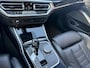 BMW 3-Serie Touring M340i xDrive High Executive | WORDT VERWACHT | PANORAMADAK | 360 CAMERA | SPORTSTOELEN | HEAD UP | APPLE CARPLAY - ANDROID AUTO | MEMORY | ELEKTRISCHE KOFFERKLEP | HARMAN KARDON | STOELVERWARMING | ADAPTIVE CRUISE CONTROL |