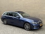 BMW 3-Serie Touring 320e Business Edition Plus | Panoramadak | Elektrisch Wegklapbare Trekhaak | Navigatie | Sfeerverlichting | Lederen Sportstoelen memory | Laser LED | Apple Carplay/ Android Auto | Stoel&stuurverwarming | Head up display | Volledig onderhouden