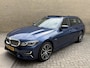 BMW 3-Serie Touring 320e Business Edition Plus | Panoramadak | Elektrisch Wegklapbare Trekhaak | Navigatie | Sfeerverlichting | Lederen Sportstoelen memory | Laser LED | Apple Carplay/ Android Auto | Stoel&stuurverwarming | Head up display | Volledig onderhouden