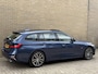 BMW 3-Serie Touring 320e Business Edition Plus | Panoramadak | Elektrisch Wegklapbare Trekhaak | Navigatie | Sfeerverlichting | Lederen Sportstoelen memory | Laser LED | Apple Carplay/ Android Auto | Stoel&stuurverwarming | Head up display | Volledig onderhouden