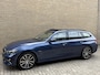 BMW 3-Serie Touring 320e Business Edition Plus | Panoramadak | Elektrisch Wegklapbare Trekhaak | Navigatie | Sfeerverlichting | Lederen Sportstoelen memory | Laser LED | Apple Carplay/ Android Auto | Stoel&stuurverwarming | Head up display | Volledig onderhouden