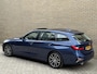 BMW 3-Serie Touring 320e Business Edition Plus | Panoramadak | Elektrisch Wegklapbare Trekhaak | Navigatie | Sfeerverlichting | Lederen Sportstoelen memory | Laser LED | Apple Carplay/ Android Auto | Stoel&stuurverwarming | Head up display | Volledig onderhouden