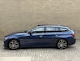 BMW 3-Serie Touring 320e Business Edition Plus | Panoramadak | Elektrisch Wegklapbare Trekhaak | Navigatie | Sfeerverlichting | Lederen Sportstoelen memory | Laser LED | Apple Carplay/ Android Auto | Stoel&stuurverwarming | Head up display | Volledig onderhouden
