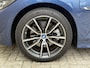 BMW 3-Serie Touring 320e Business Edition Plus | Panoramadak | Elektrisch Wegklapbare Trekhaak | Navigatie | Sfeerverlichting | Lederen Sportstoelen memory | Laser LED | Apple Carplay/ Android Auto | Stoel&stuurverwarming | Head up display | Volledig onderhouden