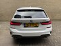 BMW 3-Serie Touring 320e M-pakket | 360 camera | Laser-LED | Sportstoelen | Leder/alcantara | Navigatie | Apple CarPlay | Head Up | 18 inch M-velgen | Stoelverwarming | Sfeerverlichting | Keyless | DAB | Elektrische achterklep | Volledig onderhouden